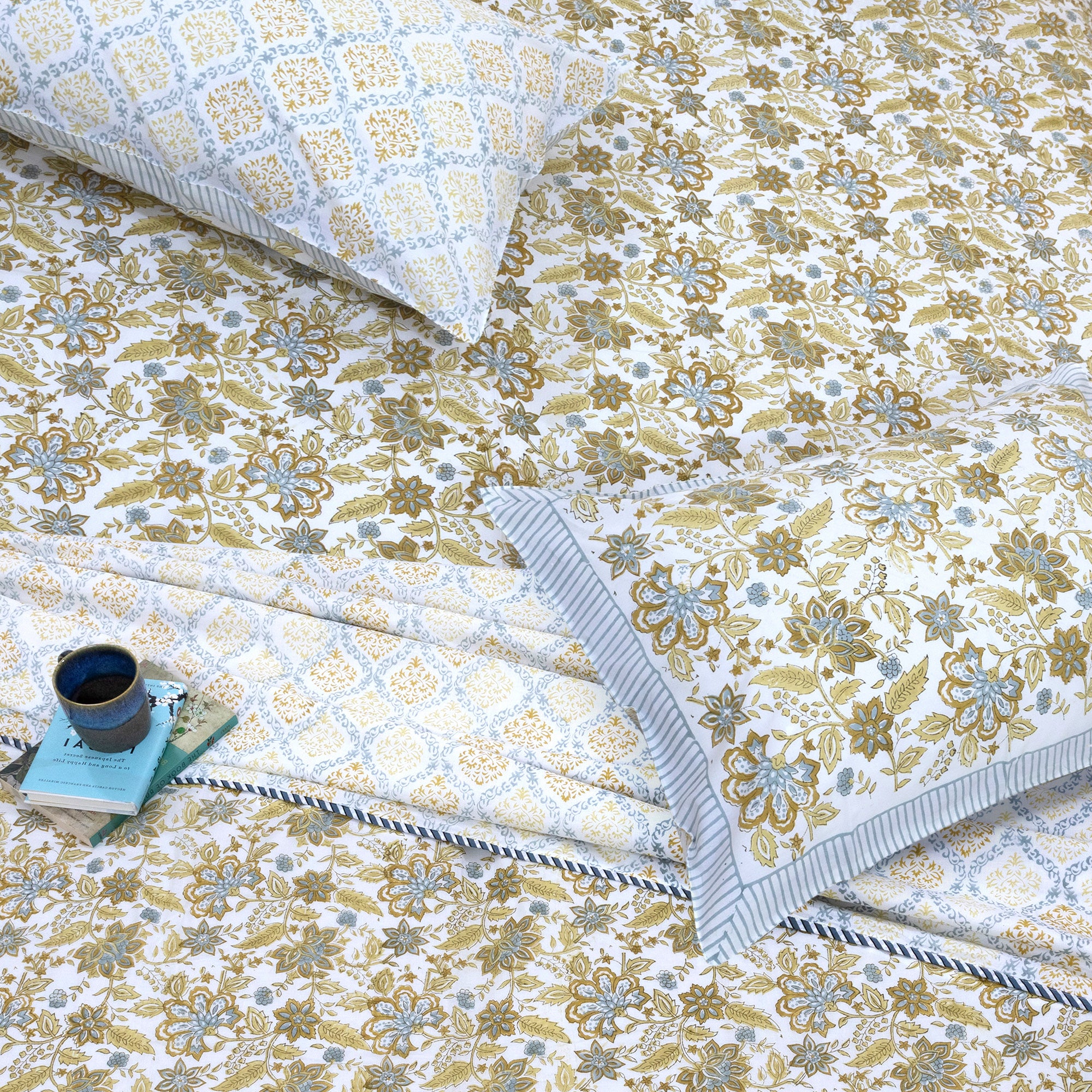 Autumn Leaves -All season Bedsheet with Pillows 