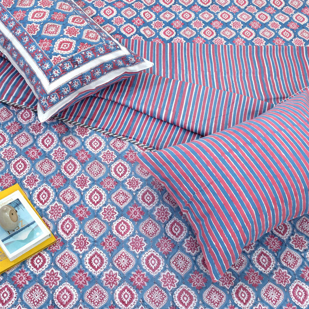 Spanish Villa Blue Red |All- Season Bedding Set | Fine Quality Bedsheet, Pillow Covers, Dohar