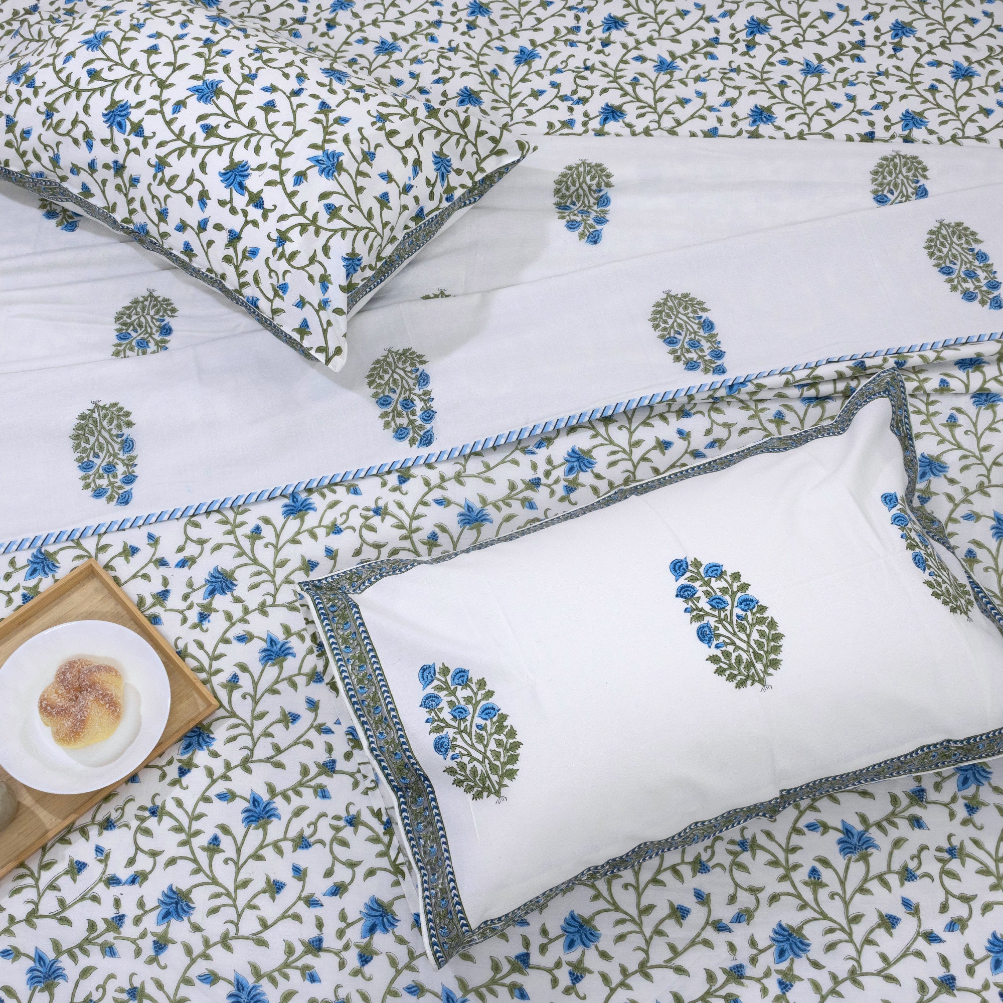 White Blue Florals |All- Season Bedding Set | Fine Quality Bedsheet, Pillow Covers, Dohar