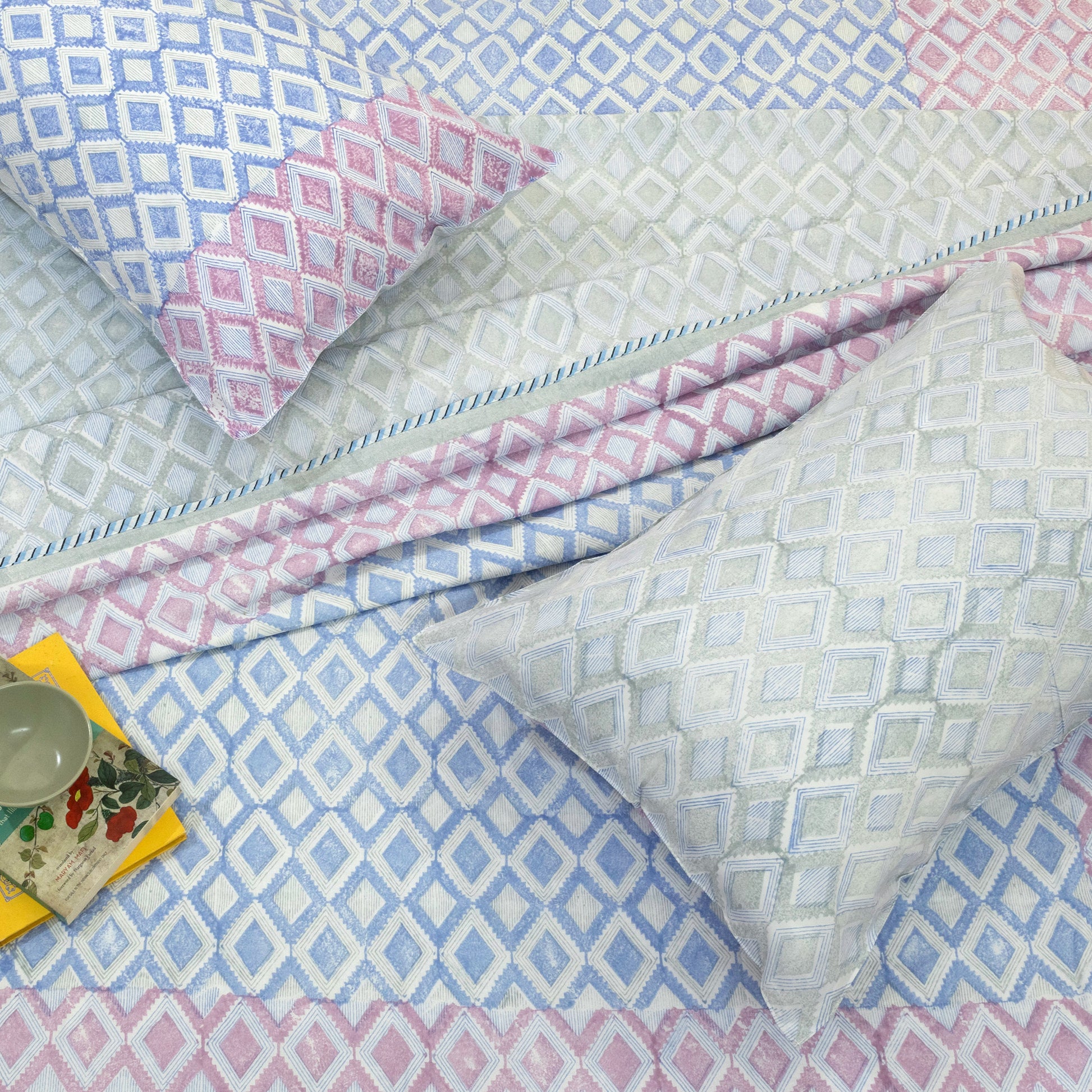 Vintage Line Checks-All season Bedsheet with Pillows 