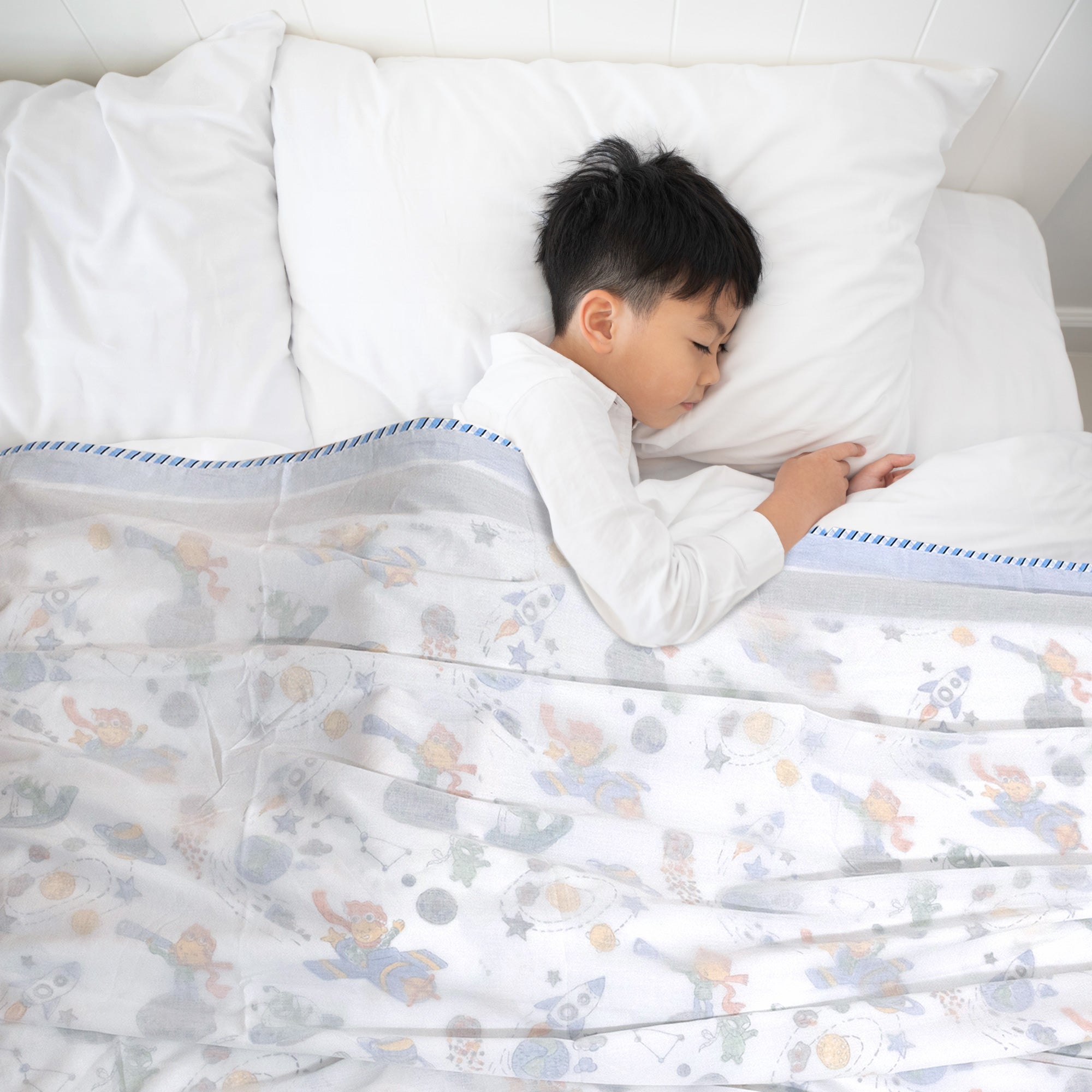 Lightweight Bed Throw