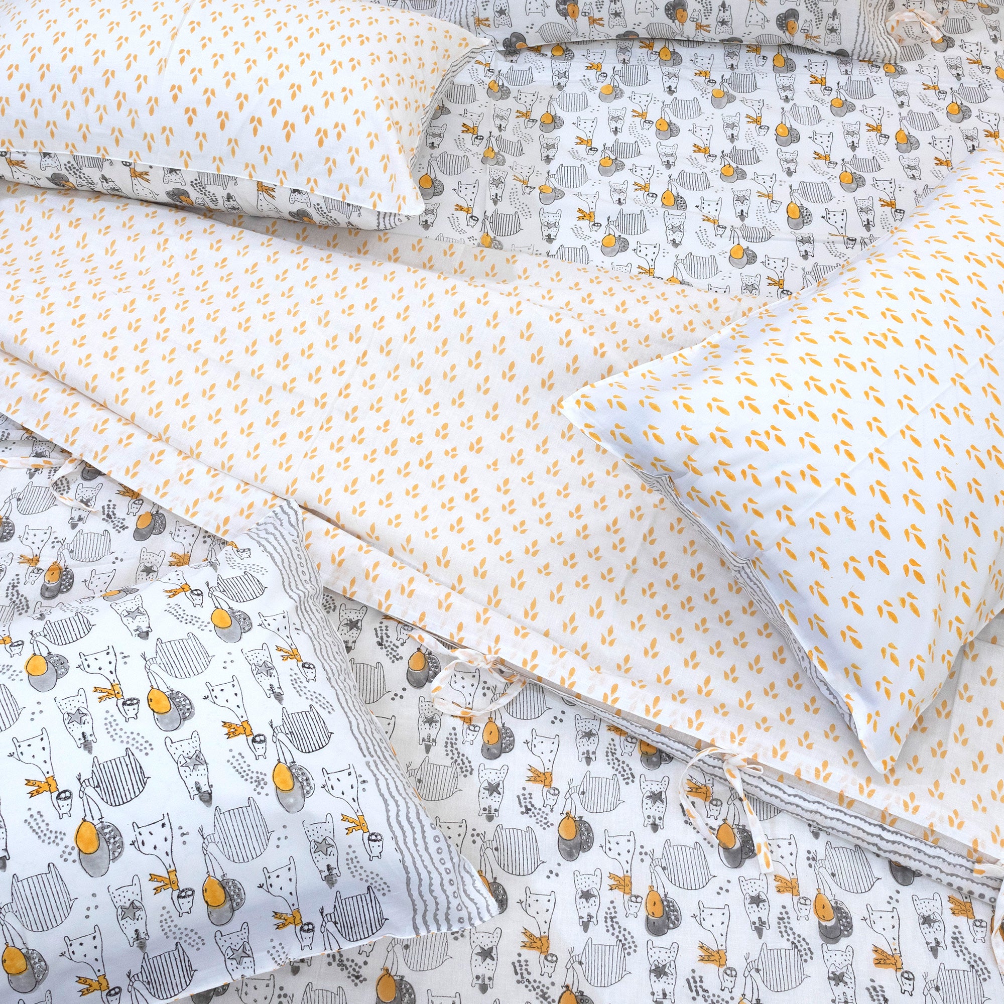 Grey Cartoon |All- Season Bedding Set | Premium Bedsheet , Pillow Covers, Duvet Razai Blanket Cover