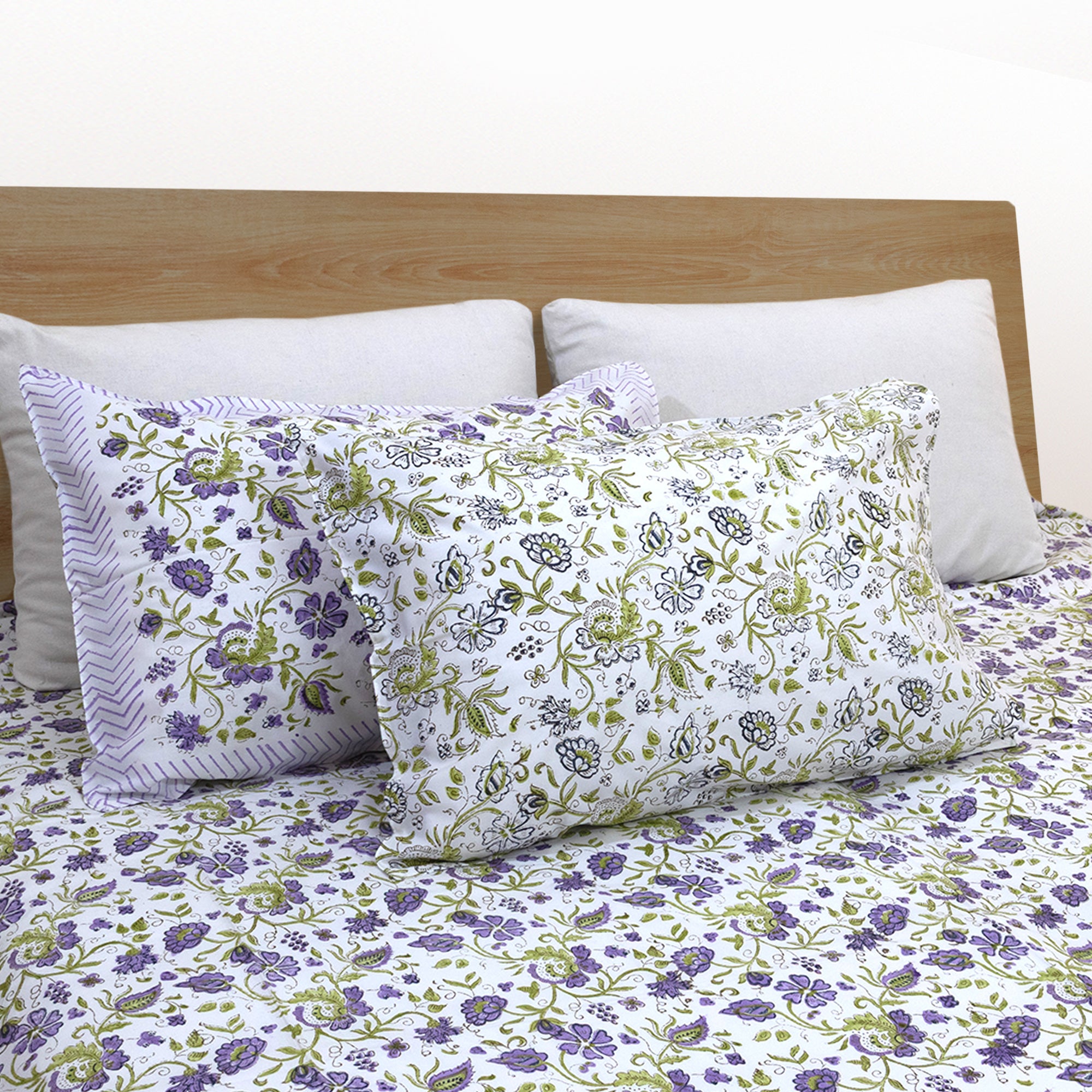 Small Lavender Flowers|  Premium Bedsheet