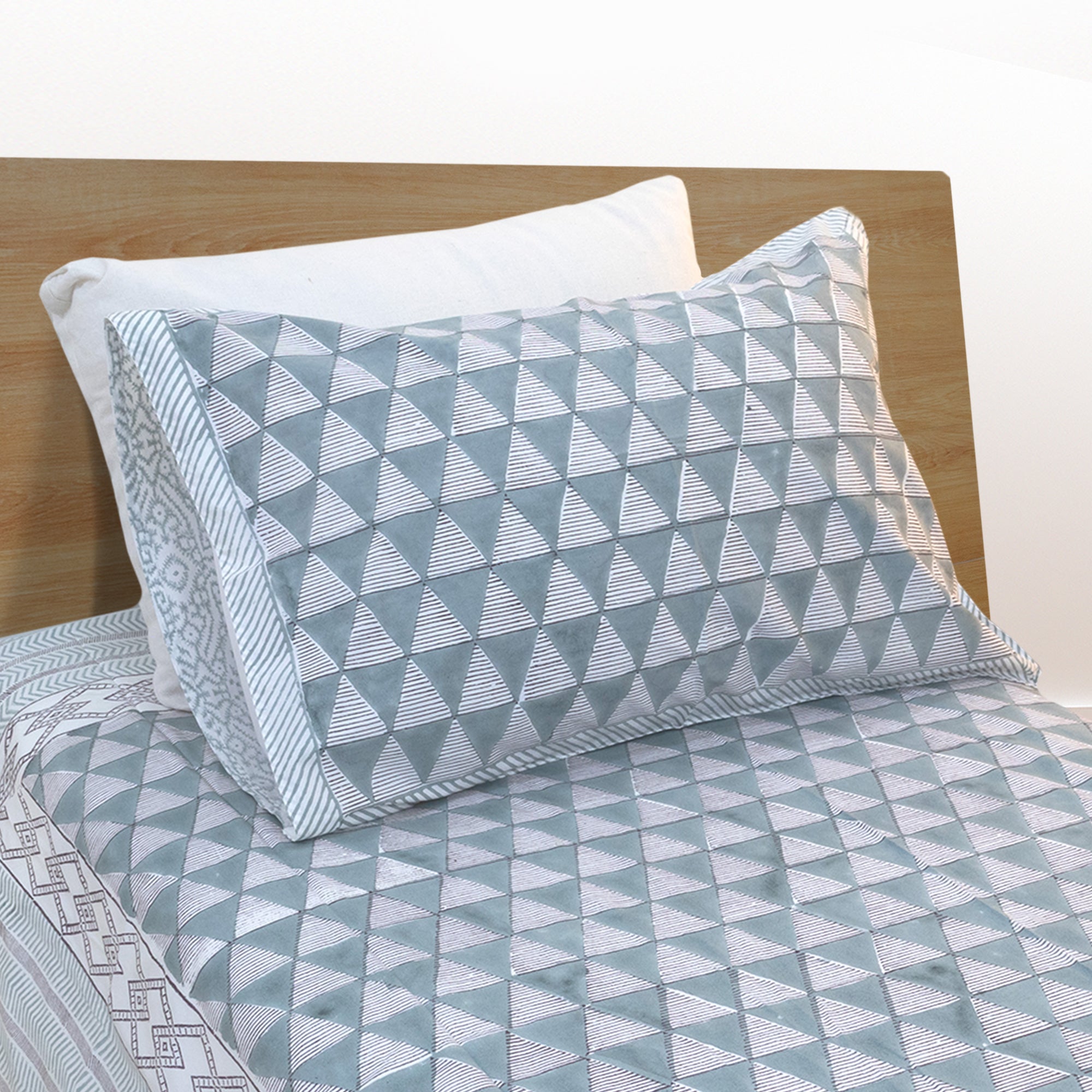 Geometric Triangles | Premium Bedsheet