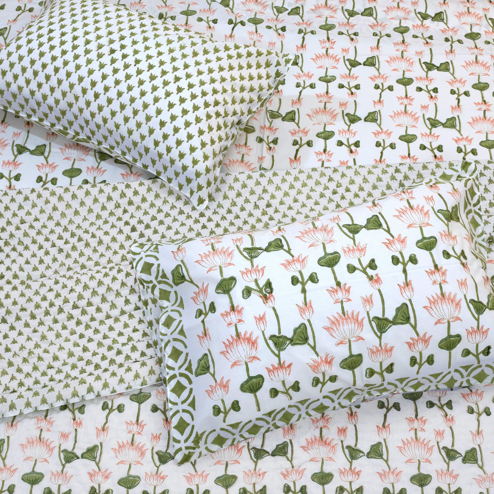 Lotus Vines - Winter Bedsheet with Pillows 