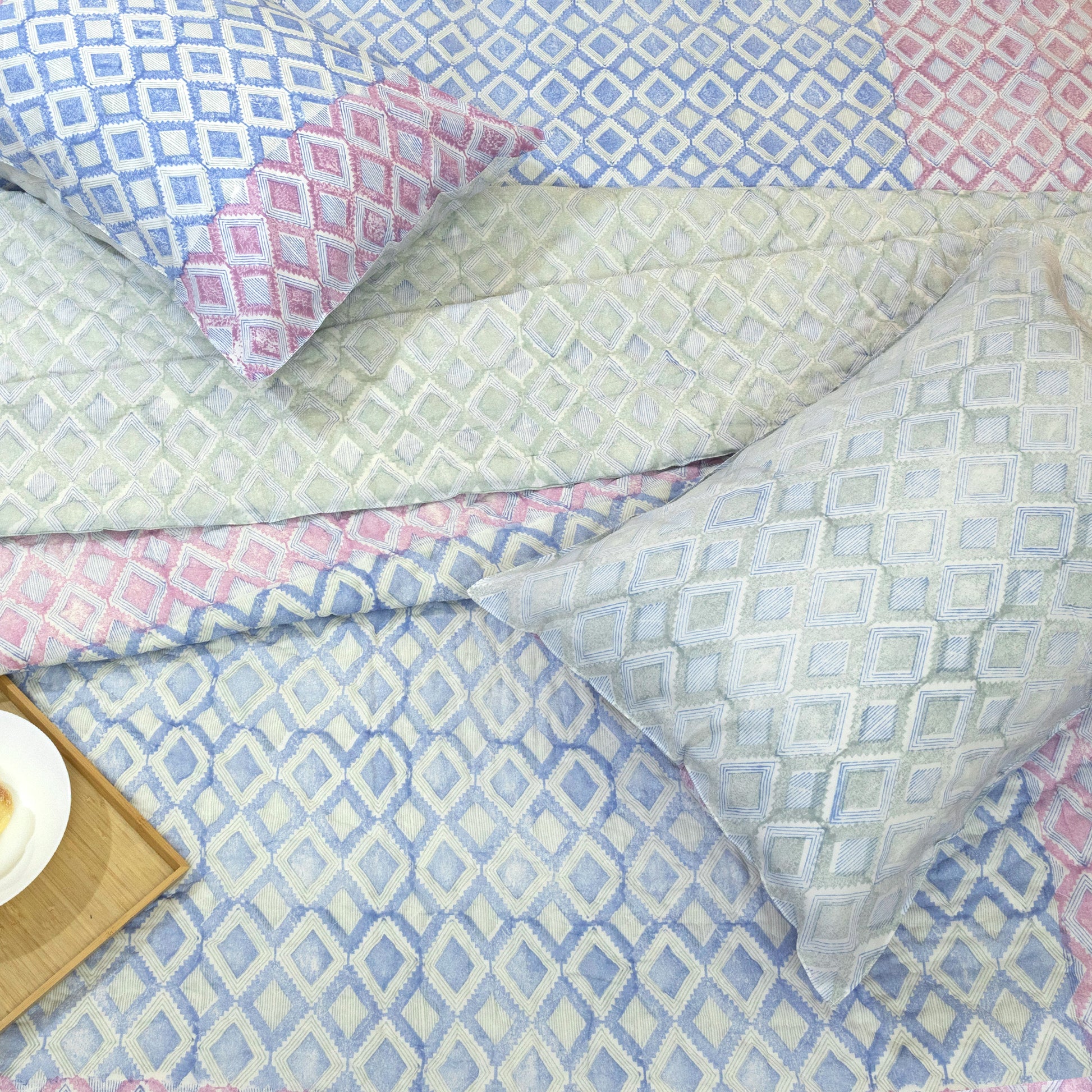 Vintage Line Checks-Winter Bedsheet with Pillows 