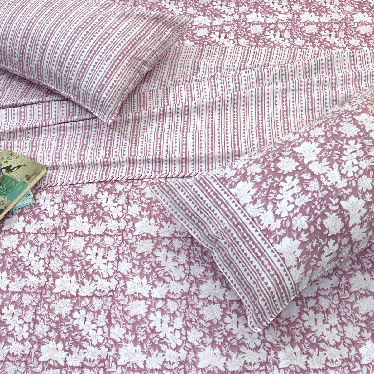 Vintage Pink| All- Season Bedding Set | Premium Bedsheet , Pillow Covers, Dohar