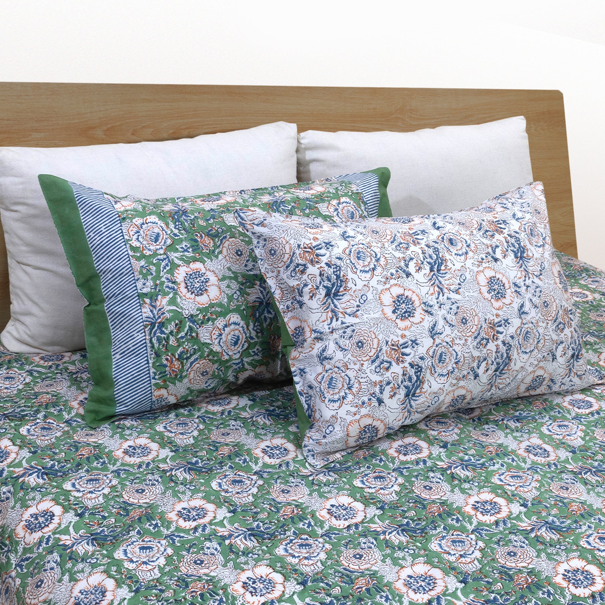 Messy Garden| Comforter Bedding Set | Premium Bedsheet , Pillow Covers, Quilt / Razai
