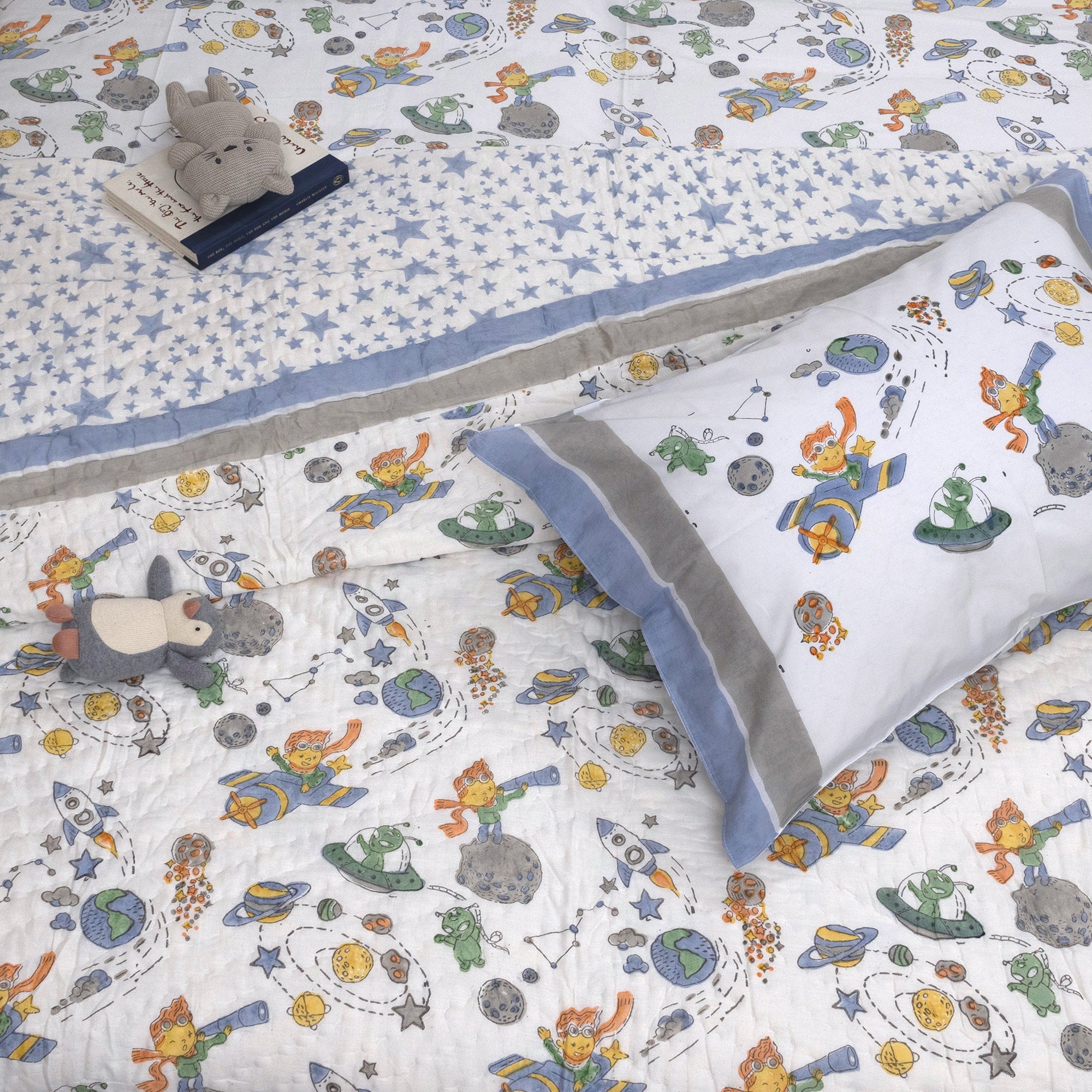 Space Boy| Comforter Bedding Set | Premium Bedsheet , Pillow Covers, Quilt / Razai