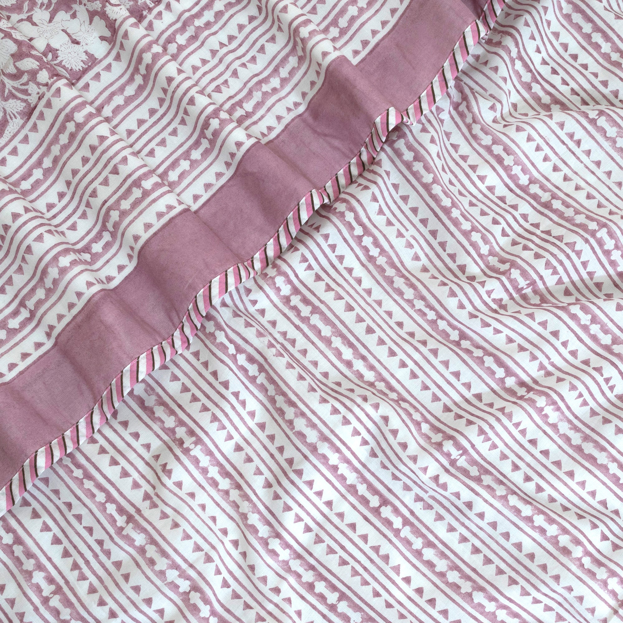 Vintage Pink| All- Season Bedding Set | Premium Bedsheet , Pillow Covers, Dohar