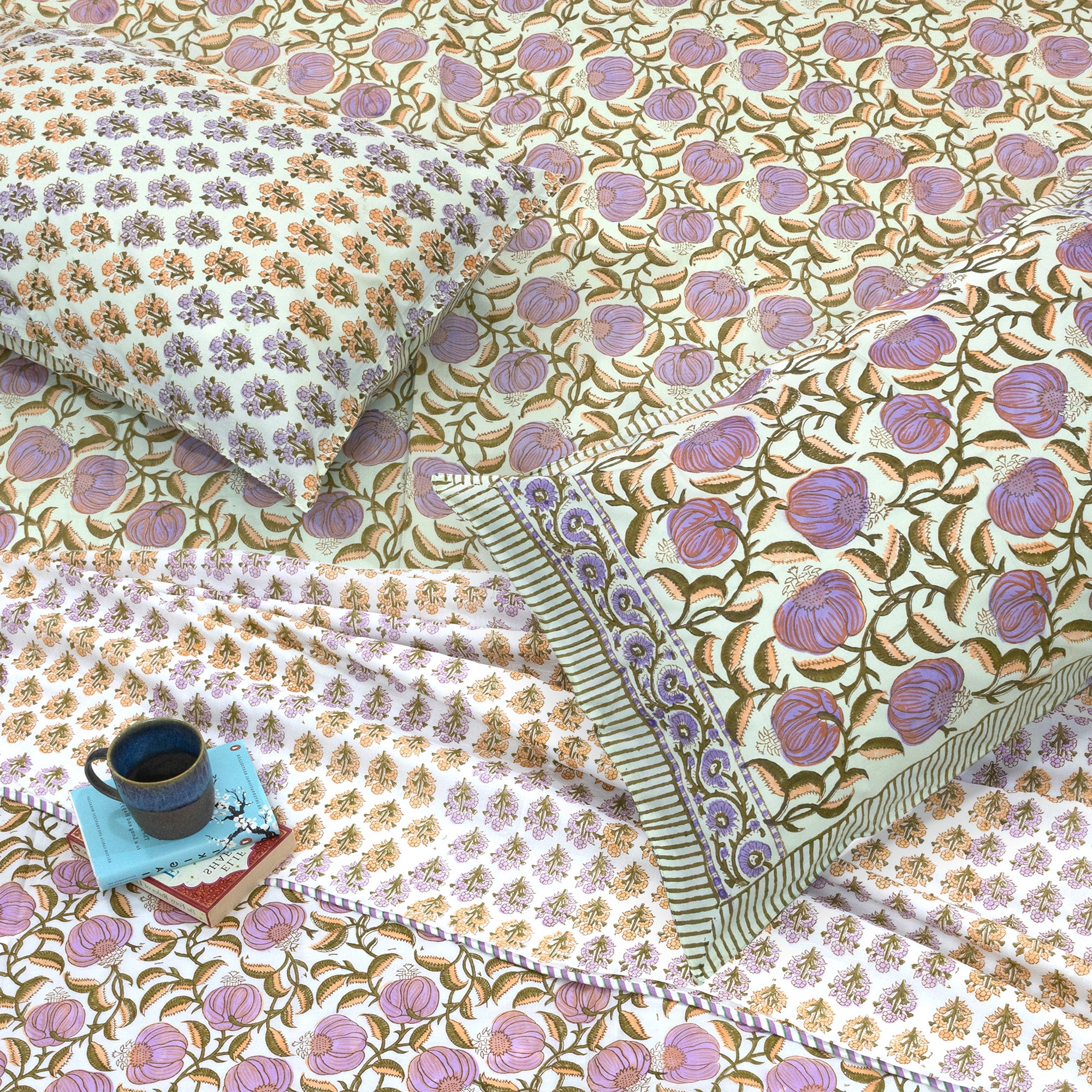 Round Flowers on Green | All- Season Bedding Set | Premium Bedsheet , Pillow Covers, Dohar