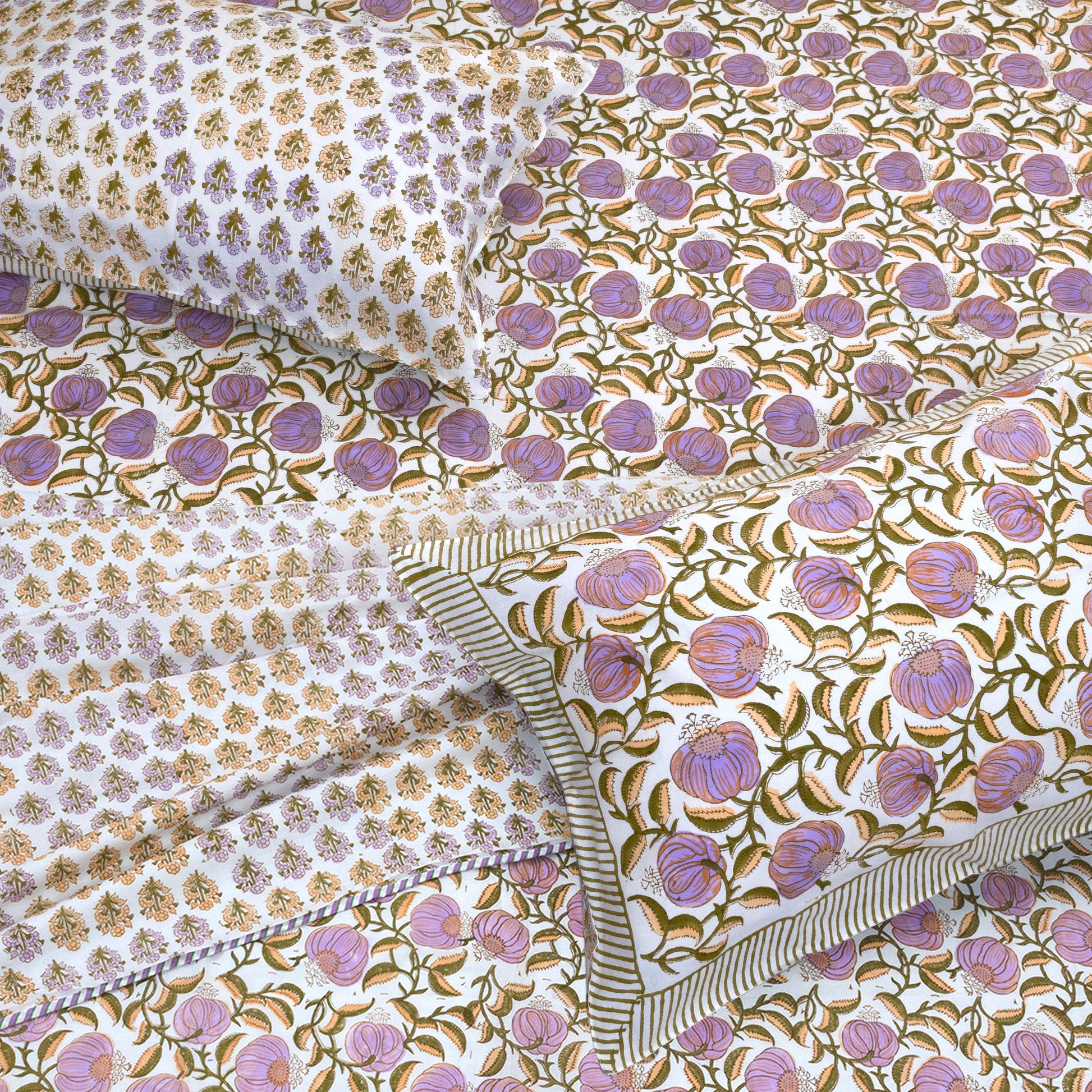 Round Flowers on Green -All season Bedsheet with Pillows 