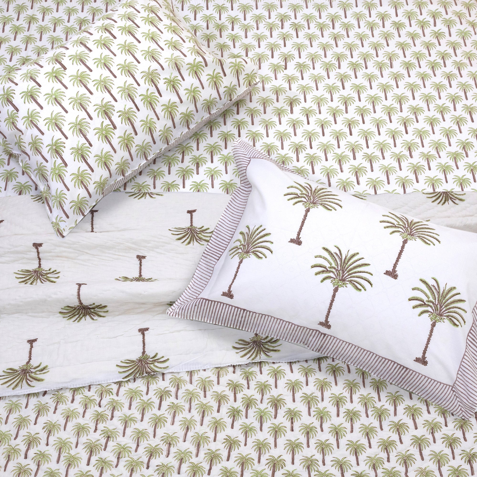 Palm Tree - Winter Bedsheet with Pillows 