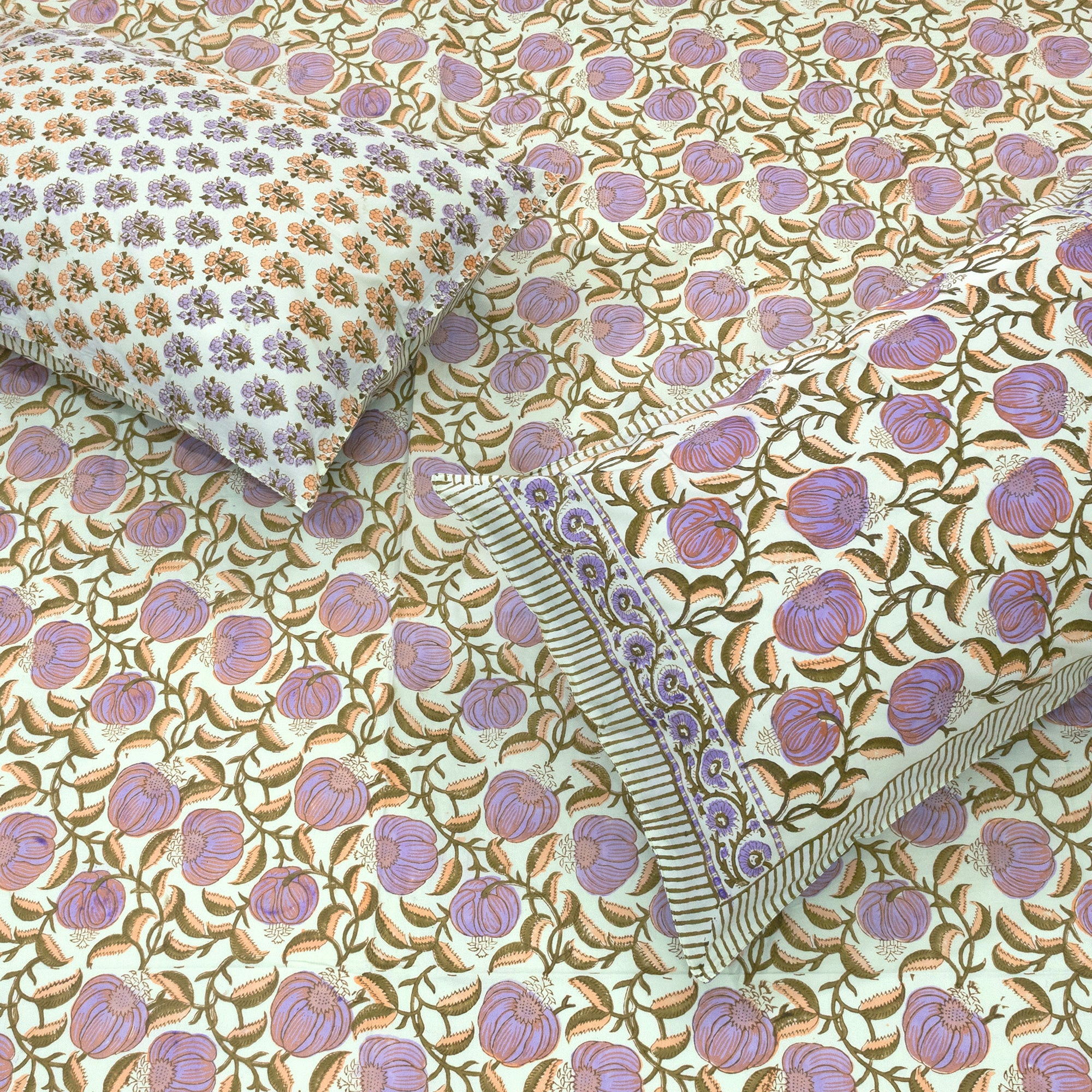 Round Flowers on Green |All- Season Bedding Set | Long Staple Fiber Bedsheet , Pillow Covers, Dohar