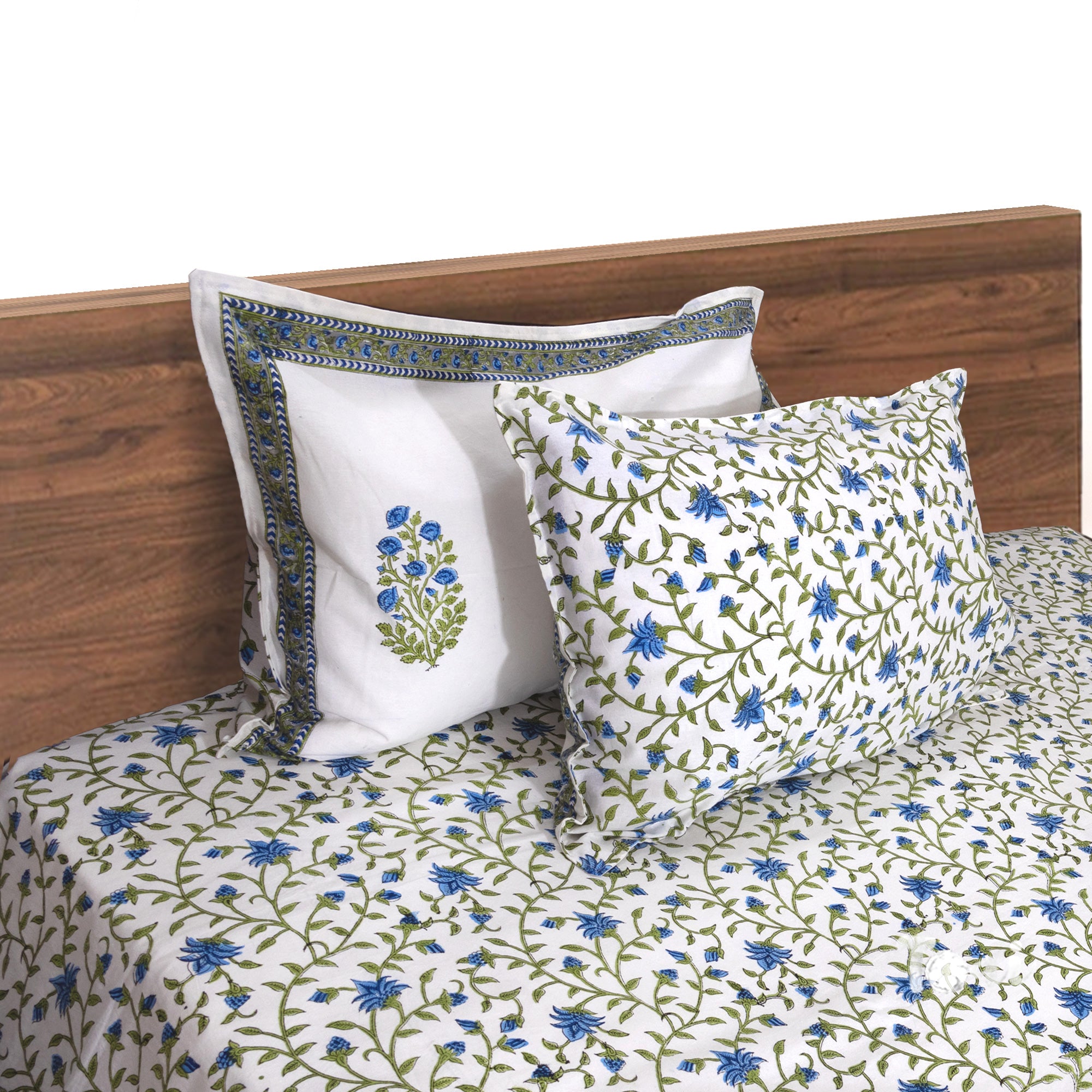 White Blue Florals |All- Season Bedding Set | Fine Quality Bedsheet, Pillow Covers, Dohar